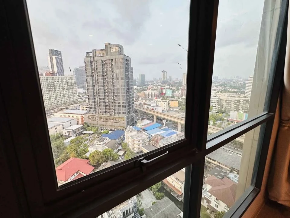 For rent: Lumpini Park Phahon 32, 17th floor, beautiful room in a minimalist style, beautiful city view, fully decorated with functions, must arrange.