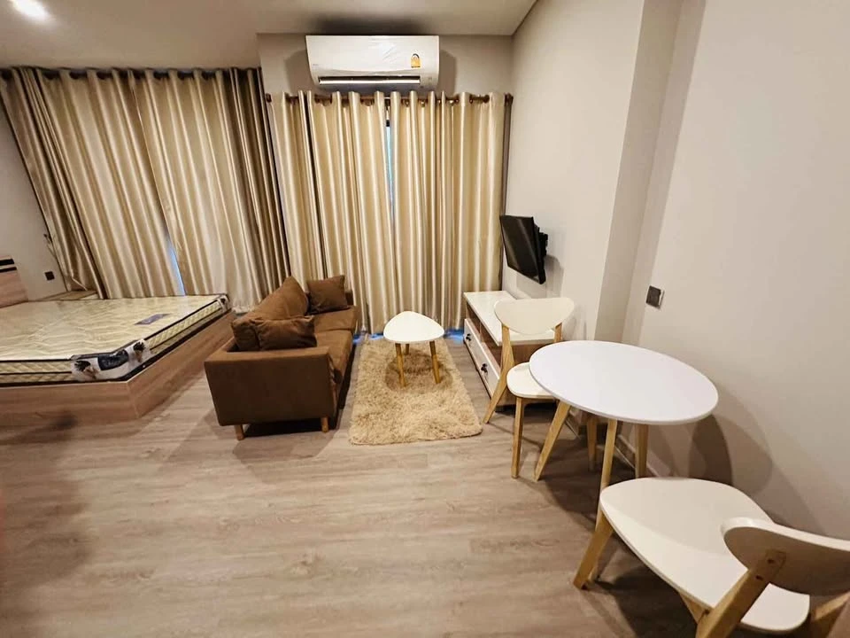 For rent: Lumpini Park Phahon 32, 17th floor, beautiful room in a minimalist style, beautiful city view, fully decorated with functions, must arrange.