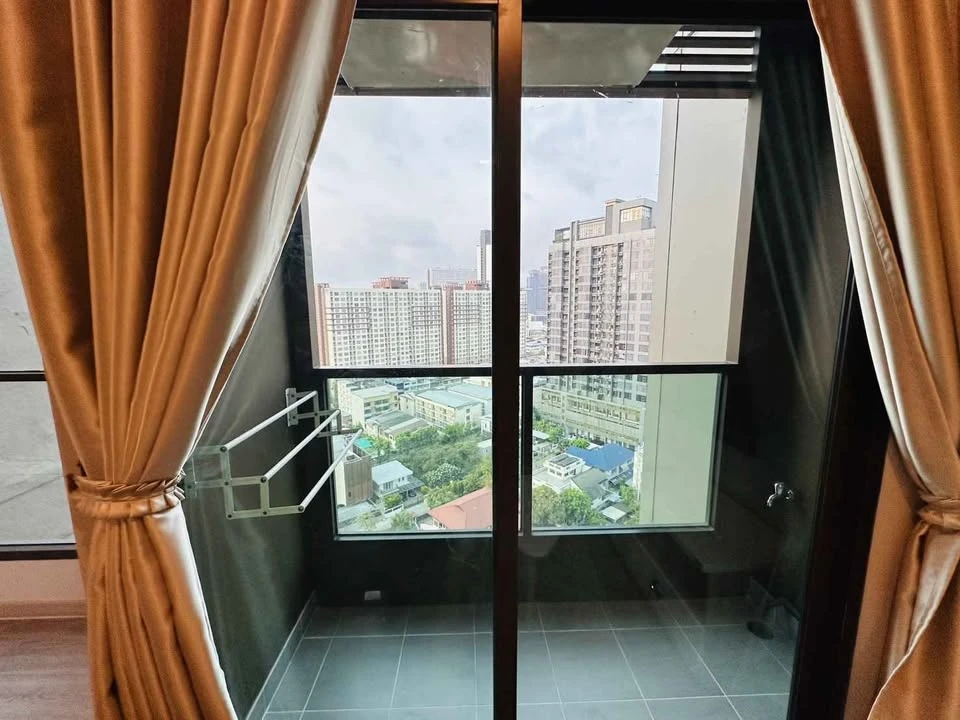 For rent: Lumpini Park Phahon 32, 17th floor, beautiful room in a minimalist style, beautiful city view, fully decorated with functions, must arrange.