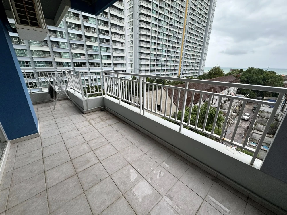 For rent: Lumpini Parkbeach Jomtien, 2 bedrooms, spacious living area, fully furnished. Don't miss out!
