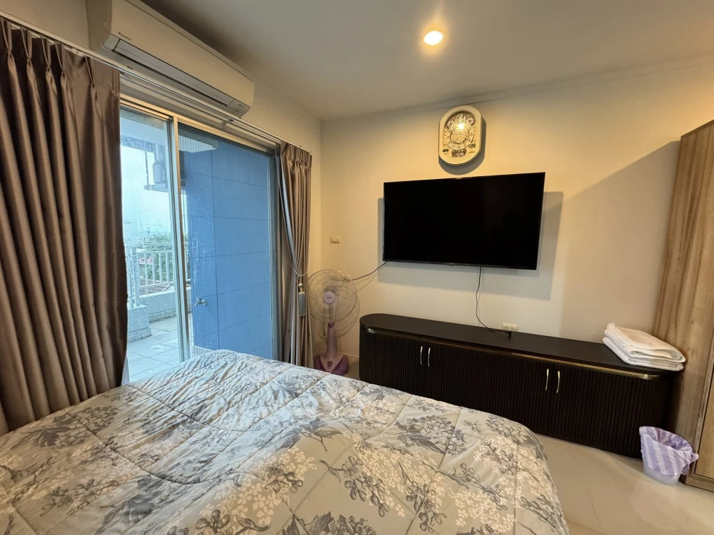 For rent: Lumpini Parkbeach Jomtien, 2 bedrooms, spacious living area, fully furnished. Don't miss out!