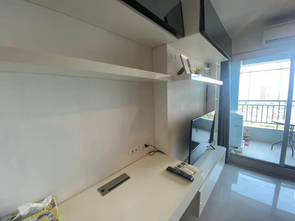 For rent Lumpini Parkbeach Jomtien 19th floor, spacious room, comfortable, comes with complete decoration, book now.