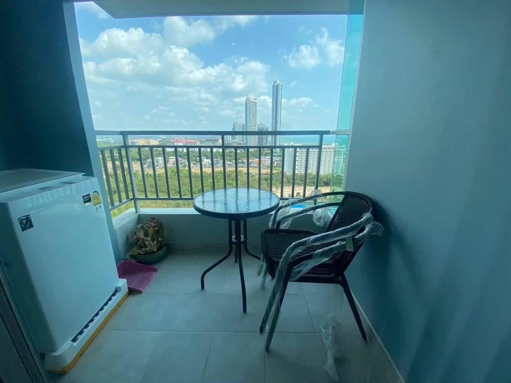 For rent Lumpini Parkbeach Jomtien 19th floor, spacious room, comfortable, comes with complete decoration, book now.