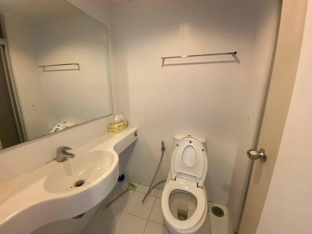 For rent Lumpini Parkbeach Jomtien 19th floor, spacious room, comfortable, comes with complete decoration, book now.