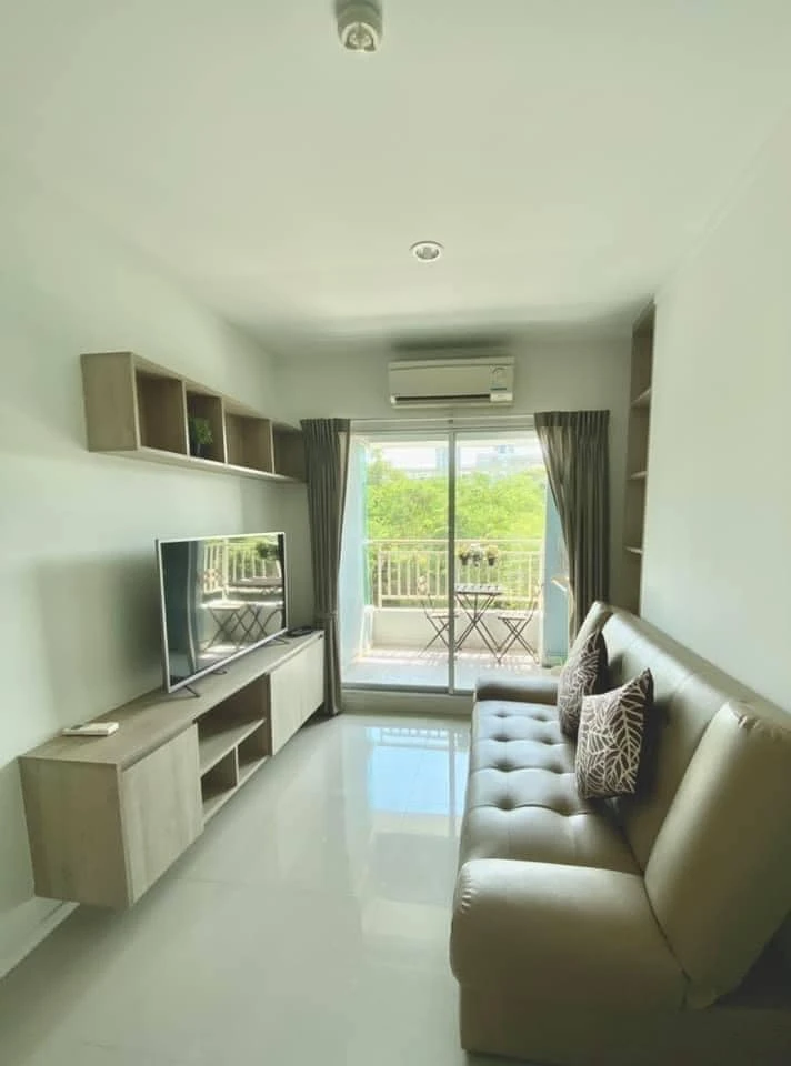For rent Lumpini Parkbeach Jomtien 2nd floor, fully furnished room, ready to move in, reserve now, urgently.