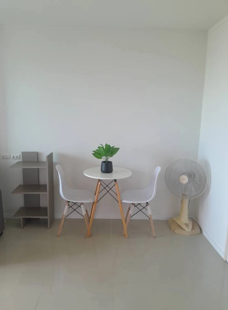 For rent: Lumpini Parkbeach Jomtien, sea and pool view, 12th floor, fully furnished, complete with appliances, great common areas.