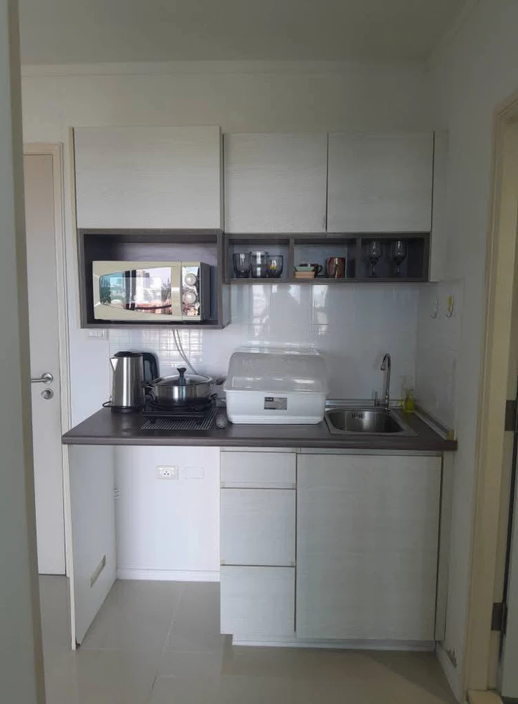 For rent: Lumpini Parkbeach Jomtien, sea and pool view, 12th floor, fully furnished, complete with appliances, great common areas.