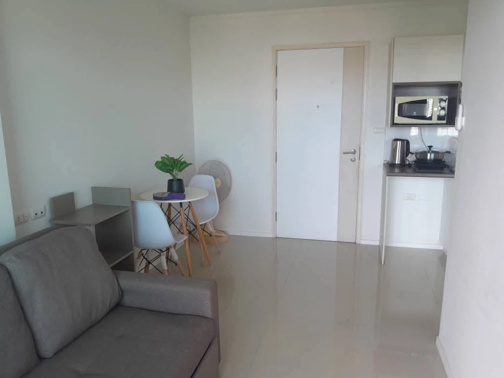For rent: Lumpini Parkbeach Jomtien, sea and pool view, 12th floor, fully furnished, complete with appliances, great common areas.