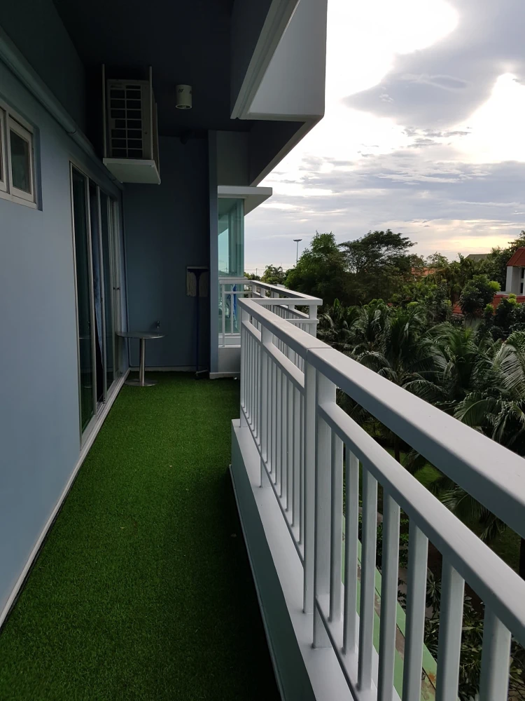 For rent: Lumpini Parkbeach Jomtien, spacious room with plenty of usable space, nice wallpaper, complete with amenities. Don't miss it!