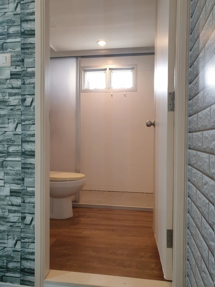 For rent: Lumpini Parkbeach Jomtien, spacious room with plenty of usable space, nice wallpaper, complete with amenities. Don't miss it!