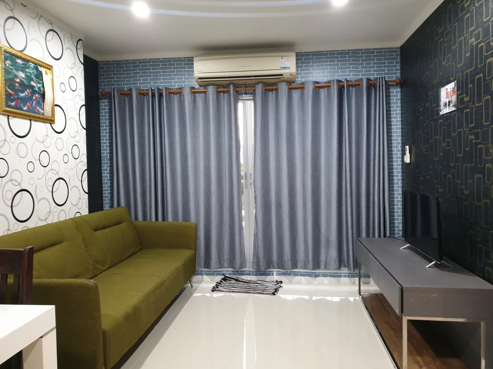 For rent: Lumpini Parkbeach Jomtien, spacious room with plenty of usable space, nice wallpaper, complete with amenities. Don't miss it!
