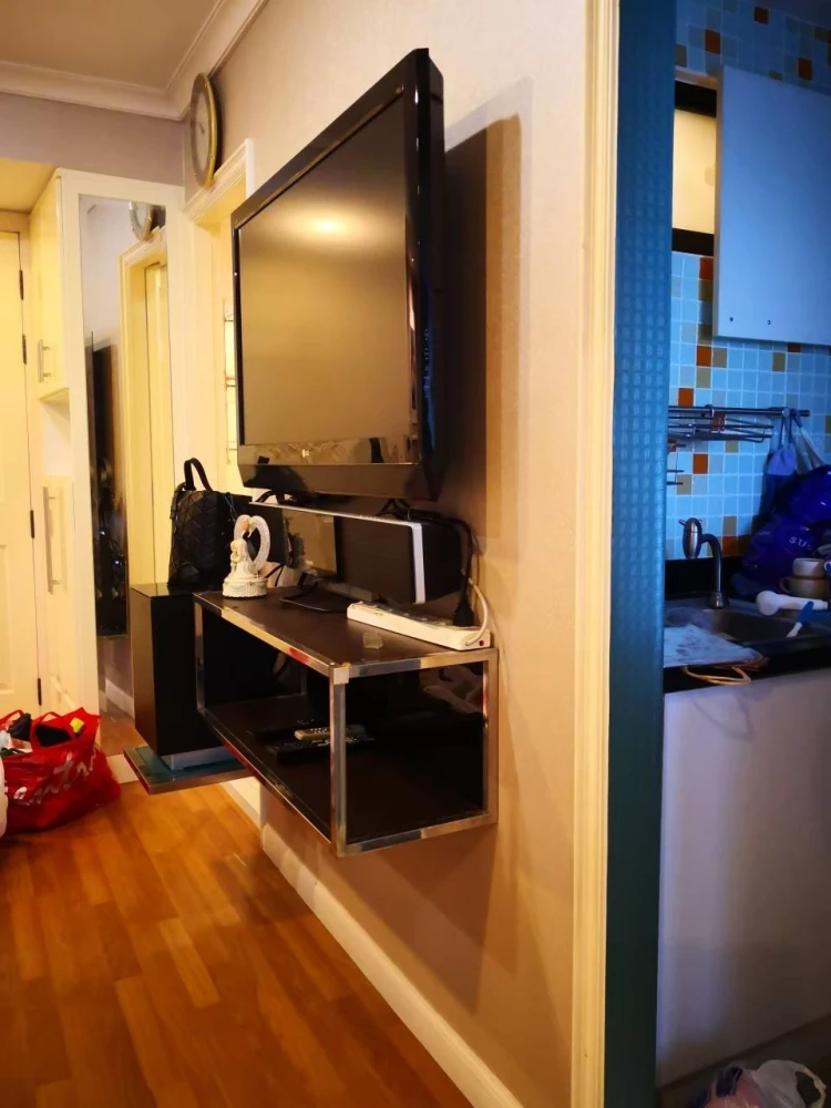 For rent: Lumpini Place Narathiwas - Chaopraya, ready-to-move-in unit on the 29th floor with river view and built-in furniture. Book now, don't wait!