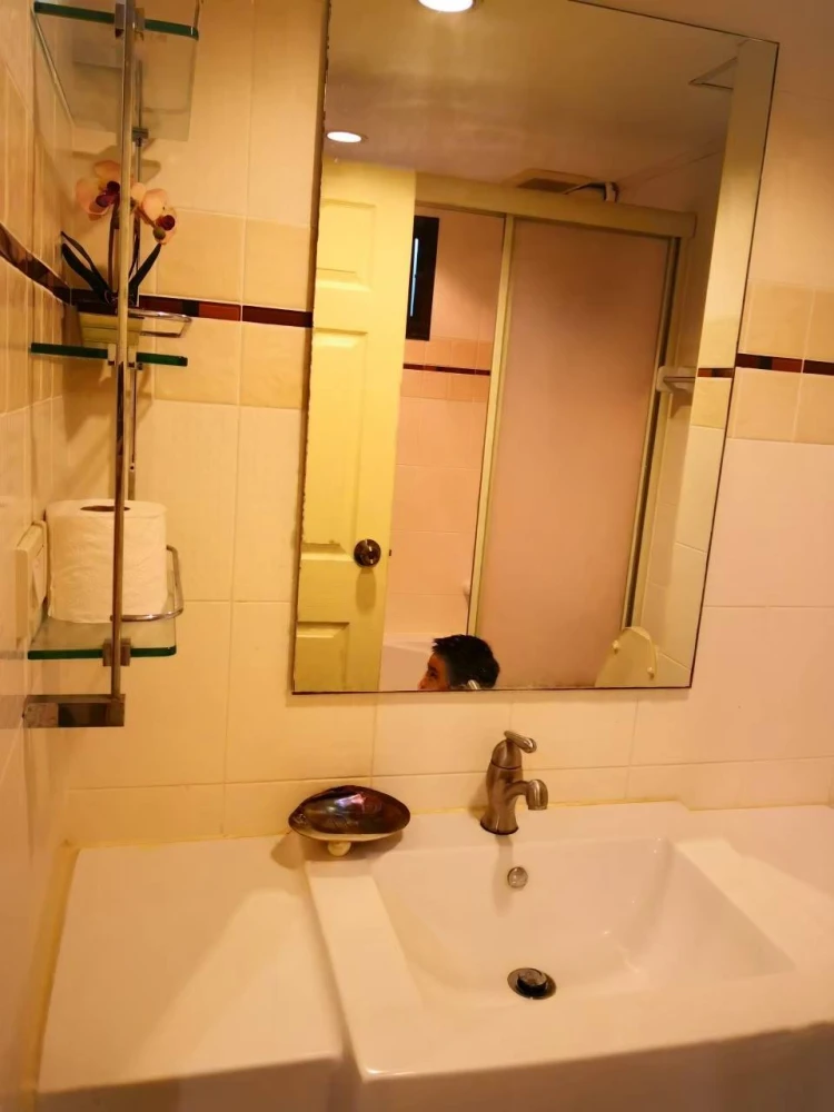 For rent: Lumpini Place Narathiwas - Chaopraya, ready-to-move-in unit on the 29th floor with river view and built-in furniture. Book now, don't wait!