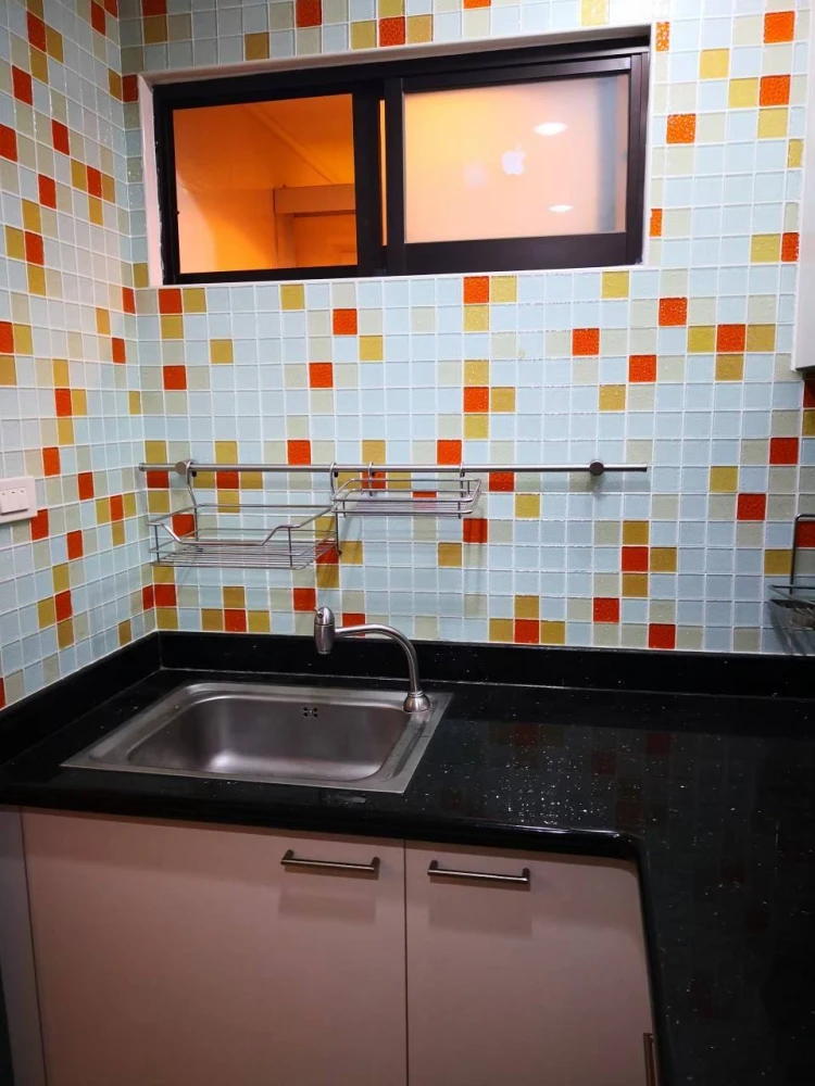 For rent: Lumpini Place Narathiwas - Chaopraya, ready-to-move-in unit on the 29th floor with river view and built-in furniture. Book now, don't wait!