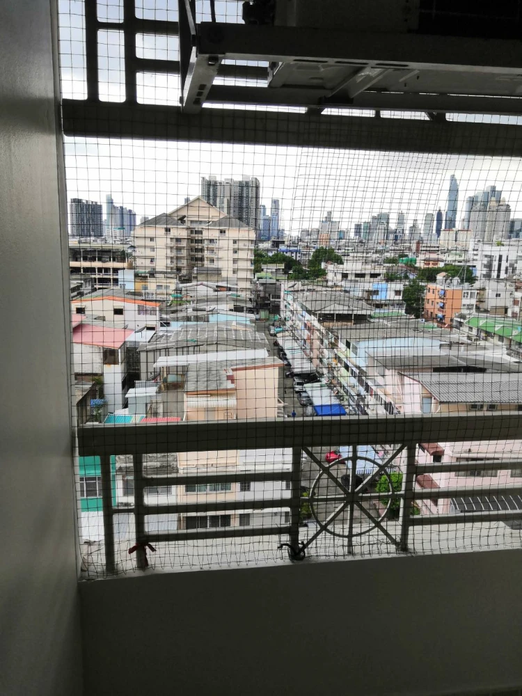 For rent: Lumpini Place Narathiwas 24, 9th floor, Building B, fully furnished, just bring your bags and move in.