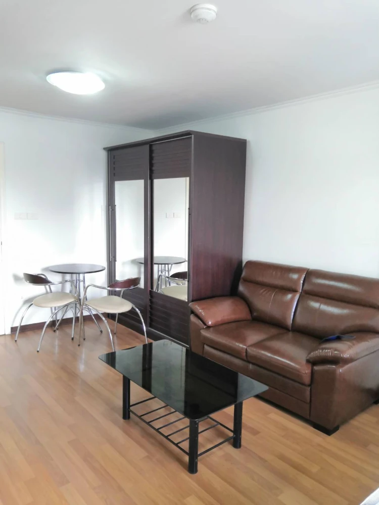 For rent: Lumpini Place Narathiwas 24, 9th floor, Building B, fully furnished, just bring your bags and move in.