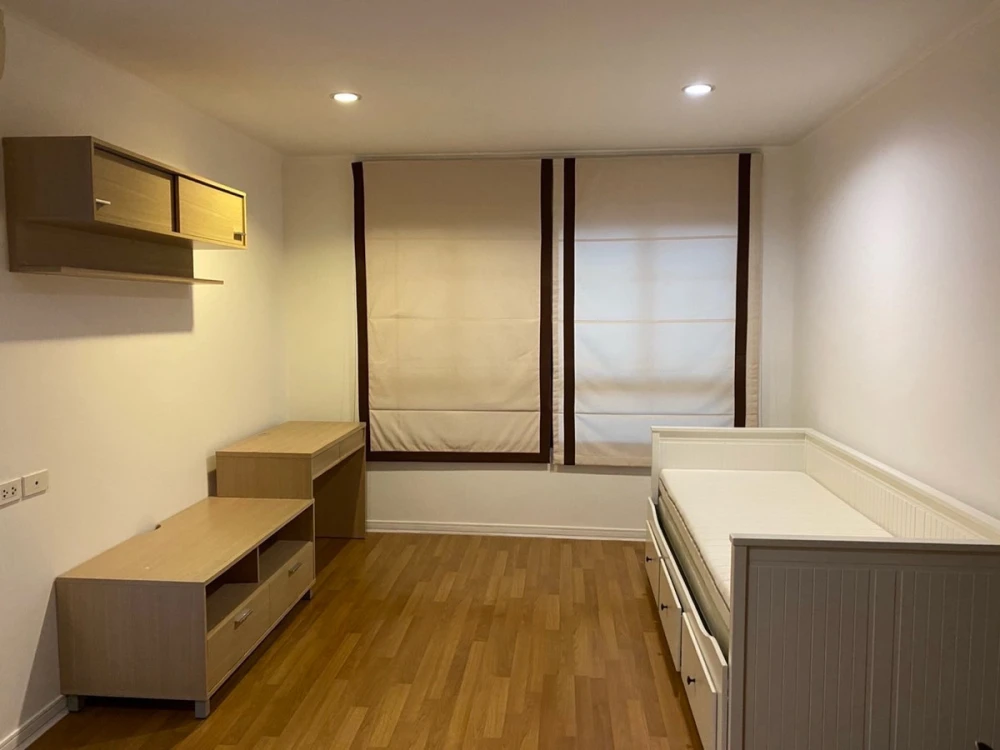 For rent: Lumpini Place Phahol-Sapankhwai, 15th floor, fully furnished, ready to move in, reserve now.