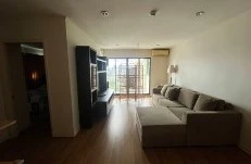 For rent: Lumpini Place Phahol-Sapankhwai, spacious room, lots of usable space, comes with a large sofa, comfortable to sit on, book now.