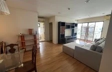 For rent: Lumpini Place Phahol-Sapankhwai, spacious room, lots of usable space, comes with a large sofa, comfortable to sit on, book now.
