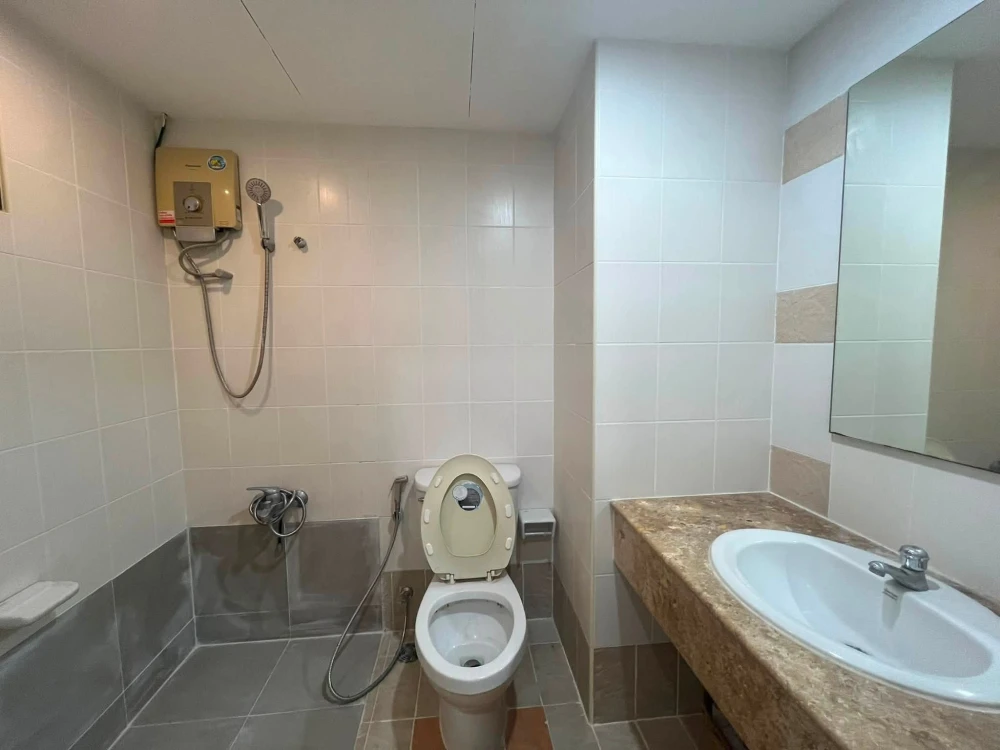 For rent: Lumpini Place Rama 3 - Riverview, 17th floor, fully furnished, very livable. Book now!