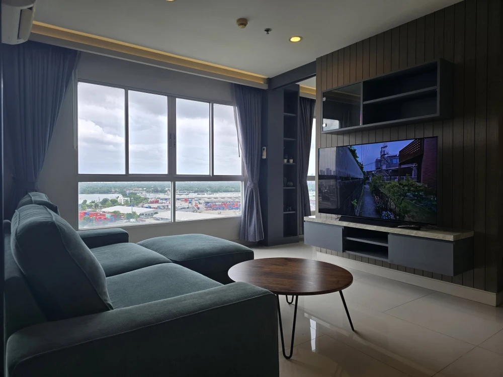 For rent: Lumpini Place Rama 4-Kluaynamthai. Very high floor unit, corner lot, with stunning views of Bang Krachao canal, the pier, and the Chao Phray