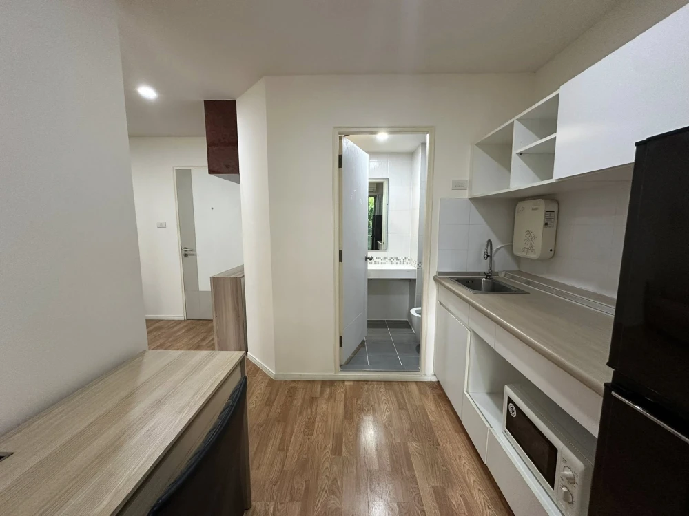 For rent Lumpini Place Rama 4-Ratchada 1 bedroom 1 bathroom, good location, fully furnished, hurry and book now.