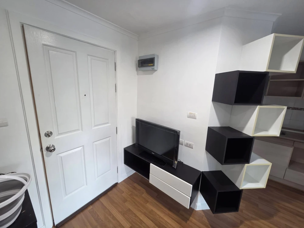 For rent: Lumpini Place Rama 4–Kluaynamthai. Nice room, fully furnished. Book now!