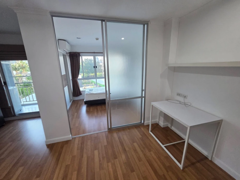 For rent: Lumpini Place Rama 4–Kluaynamthai. Nice room, fully furnished. Book now!