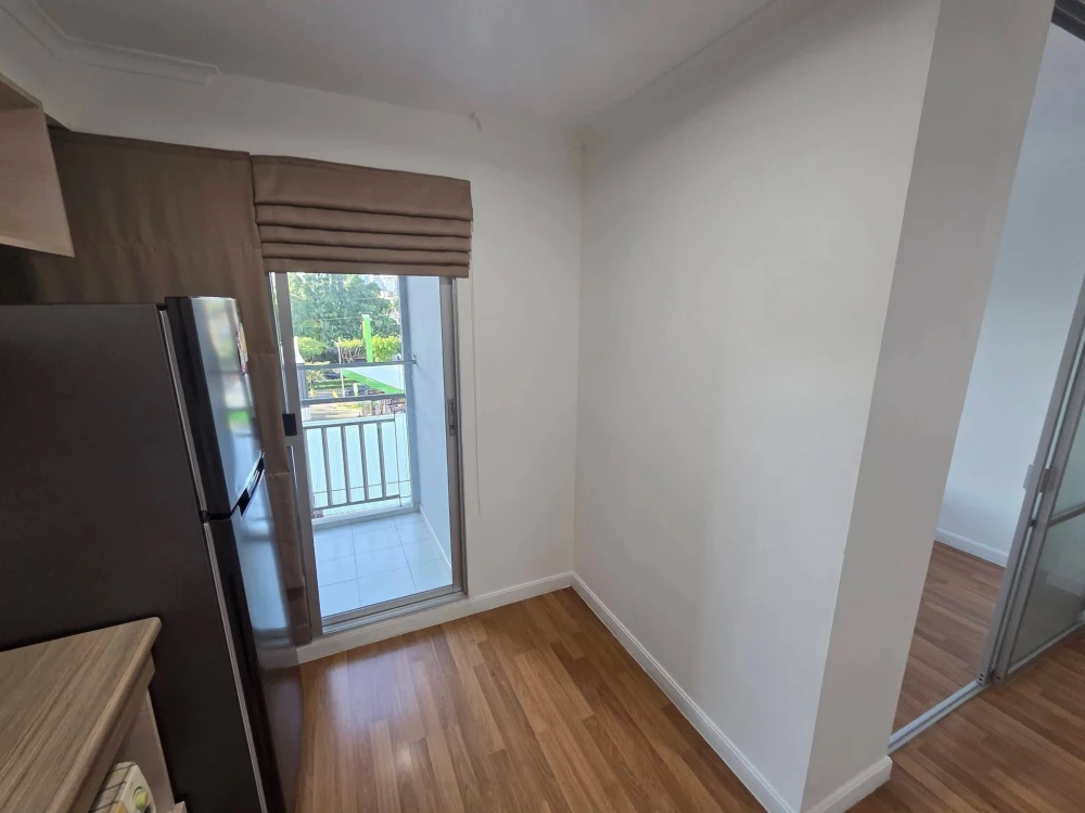 For rent: Lumpini Place Rama 4–Kluaynamthai. Nice room, fully furnished. Book now!