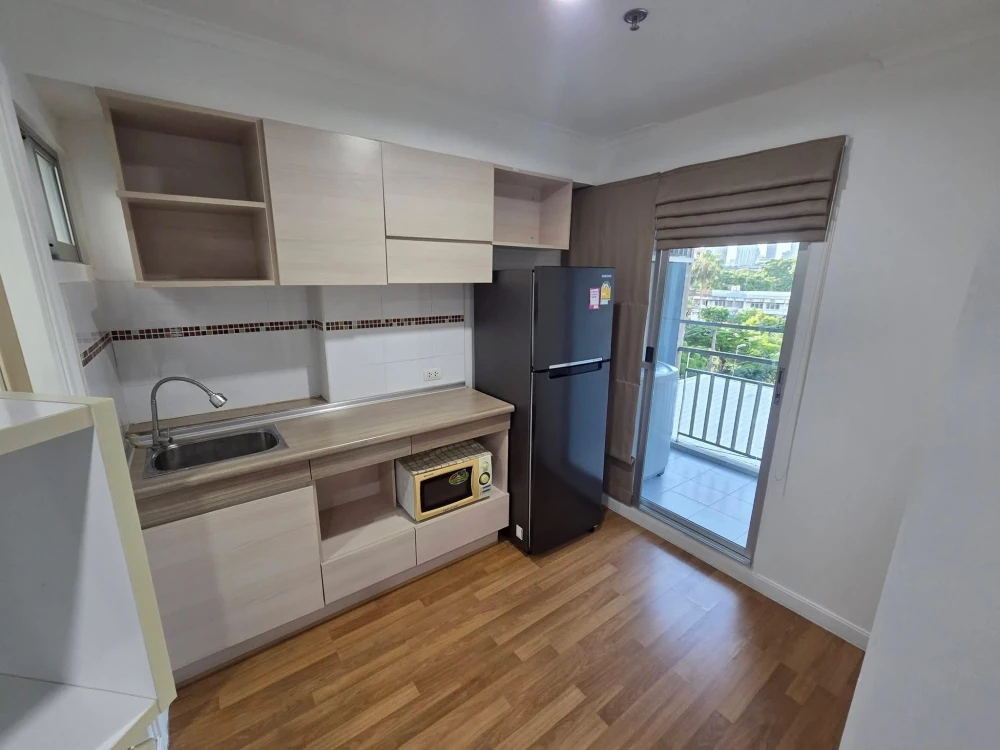 For rent: Lumpini Place Rama 4–Kluaynamthai. Nice room, fully furnished. Book now!