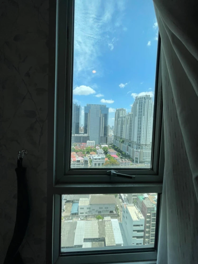 For rent: Lumpini Place Rama 9–Ratchada, 2 bedrooms, spacious living area, great location. Book now!