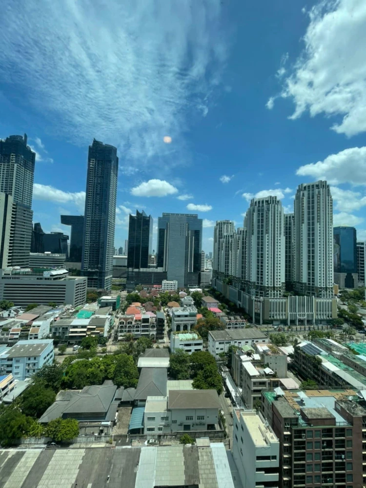 For rent: Lumpini Place Rama 9–Ratchada, 2 bedrooms, spacious living area, great location. Book now!