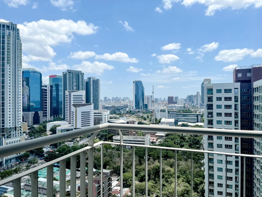 For rent: Lumpini Place Rama 9–Ratchada, 2 bedrooms, spacious living area, great location. Book now!