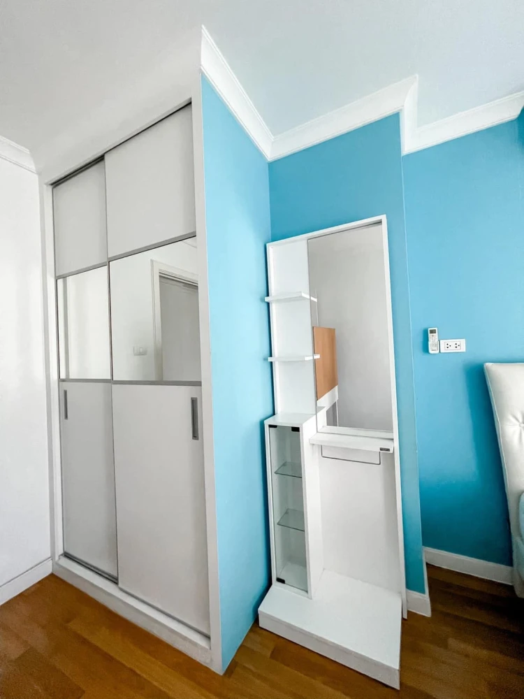 For rent: Lumpini Place Rama 9–Ratchada, 2 bedrooms, spacious living area, great location. Book now!