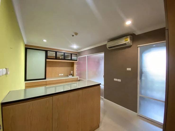 For rent Lumpini Place Rama 9–Ratchada, 8th floor, fully furnished, book now, don't wait.