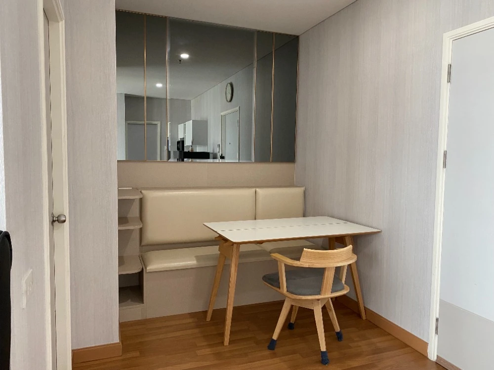 For rent: Lumpini Place Ratchada-Sathu, 22nd floor, fully furnished, very livable. Book now! (Quickly!)