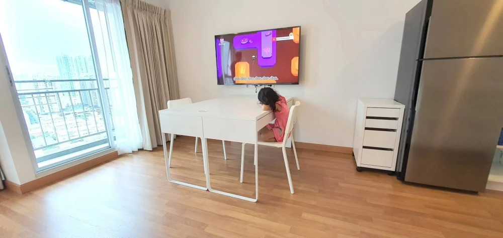 Studio apartment for rent at Lumpini Place Ratchada-Sathu. Fully furnished. Just bring your bags and move in!