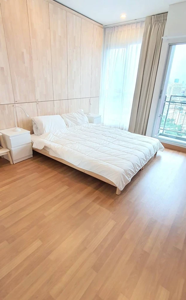 Studio apartment for rent at Lumpini Place Ratchada-Sathu. Fully furnished. Just bring your bags and move in!