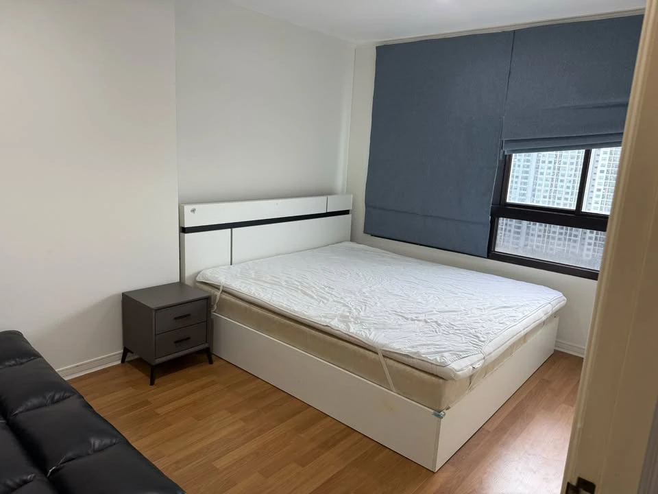 For Rent: Lumpini Place Ratchada-Thapra, 23rd floor. Fully furnished, inviting unit—book now! images