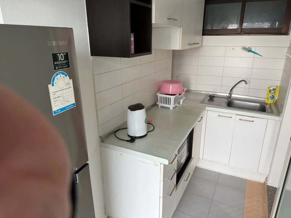 For Rent: Lumpini Place Ratchada-Thapra, 23rd floor. Fully furnished, inviting unit—book now!