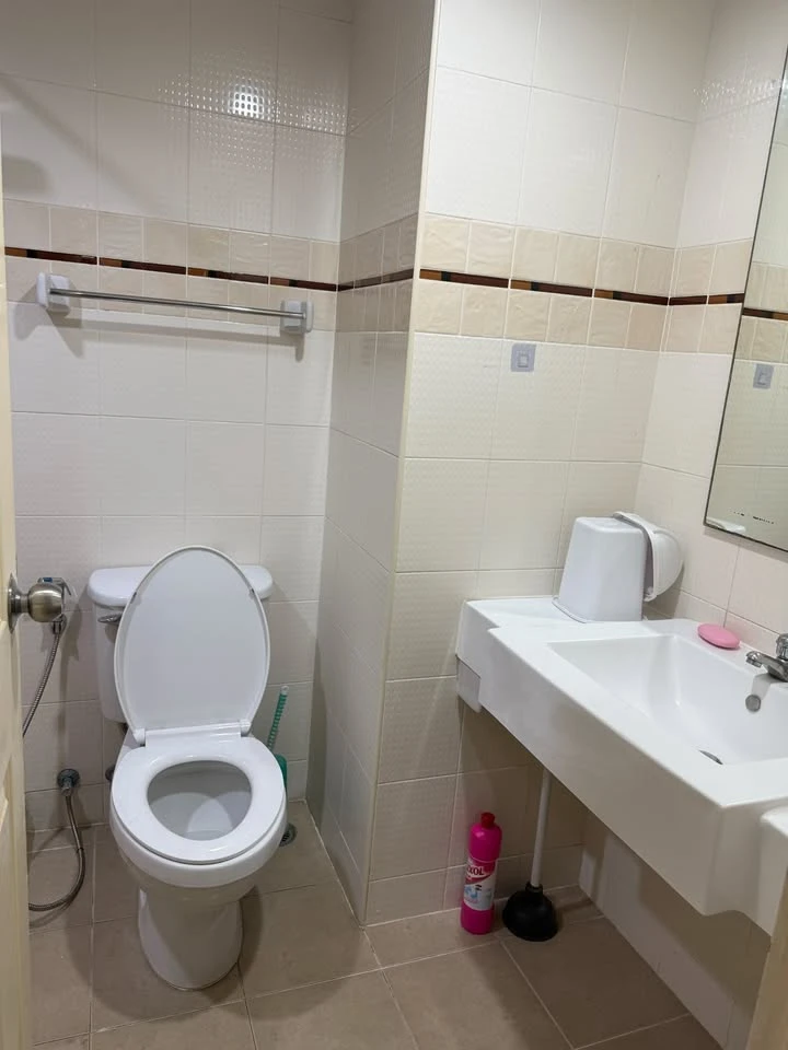For Rent: Lumpini Place Ratchada-Thapra, 23rd floor. Fully furnished, inviting unit—book now!