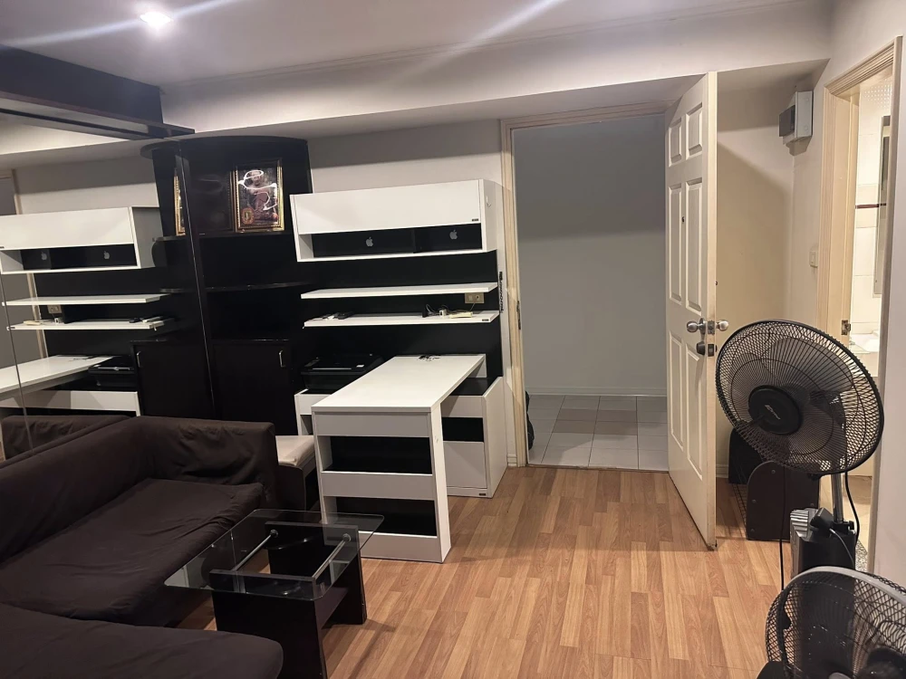 For rent: Lumpini Place Ratchada–Thapra, high floor unit, nice and breezy, fully furnished. Book now!