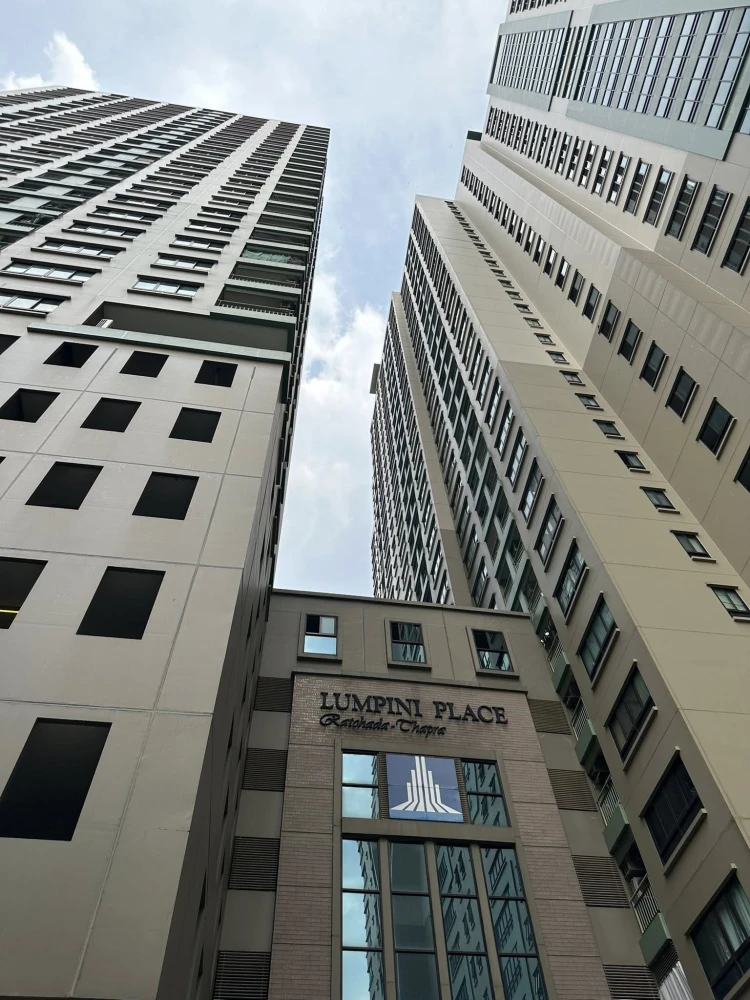 For rent: Lumpini Place Ratchada–Thapra, high floor unit, nice and breezy, fully furnished. Book now!