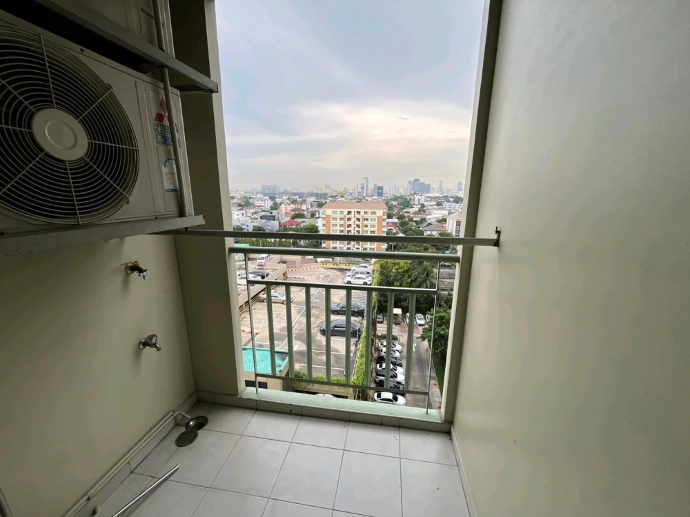 For Rent: Lumpini Place Ratchayothin, 10th floor. Fully furnished. Book now!