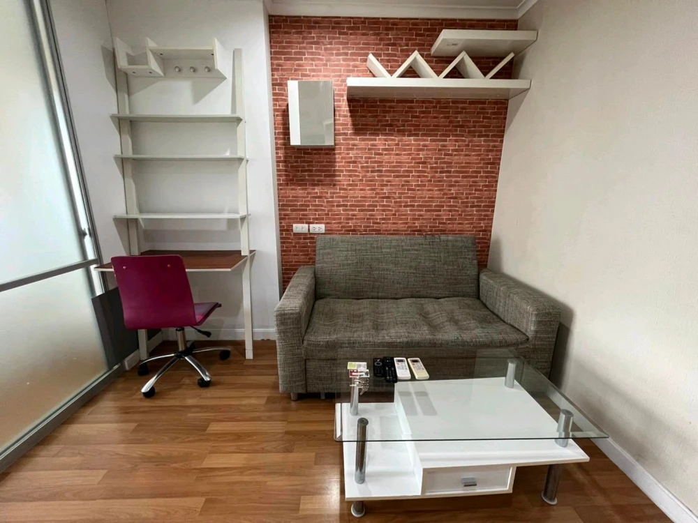 For Rent: Lumpini Place Ratchayothin, 10th floor. Fully furnished. Book now!
