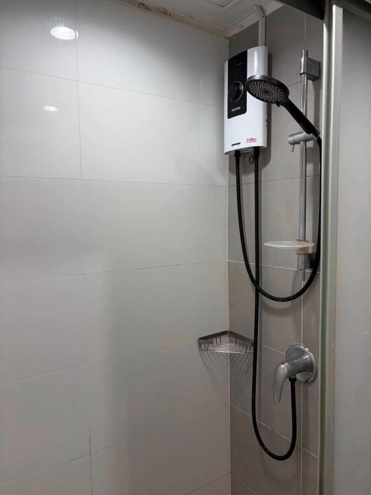 For rent: Lumpini Place Ratchayothin, 16th floor unit, fully furnished. Just bring your suitcase and move in!