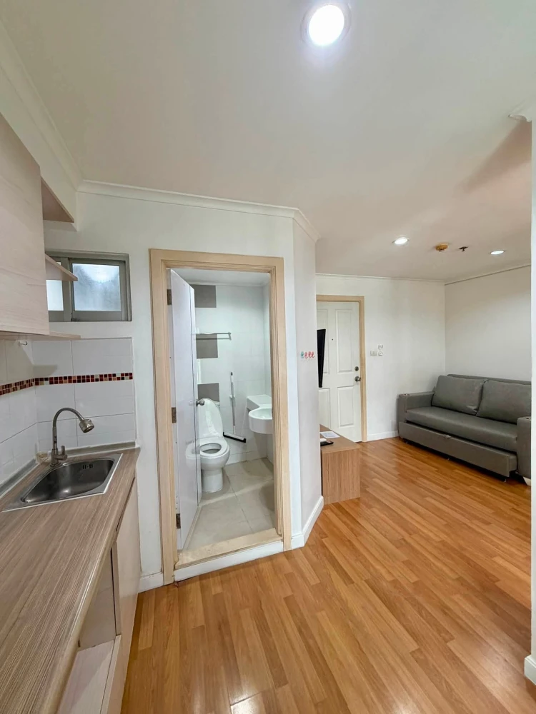 For rent: Lumpini Place Ratchayothin, 16th floor unit, fully furnished. Just bring your suitcase and move in!