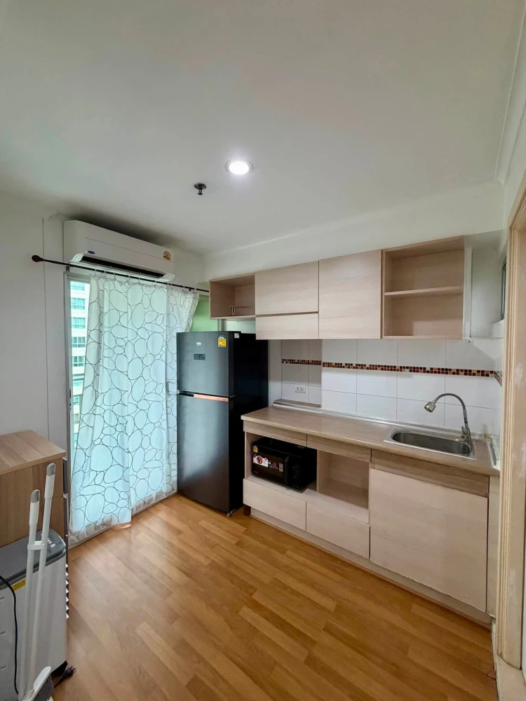 For rent: Lumpini Place Ratchayothin, 16th floor unit, fully furnished. Just bring your suitcase and move in!