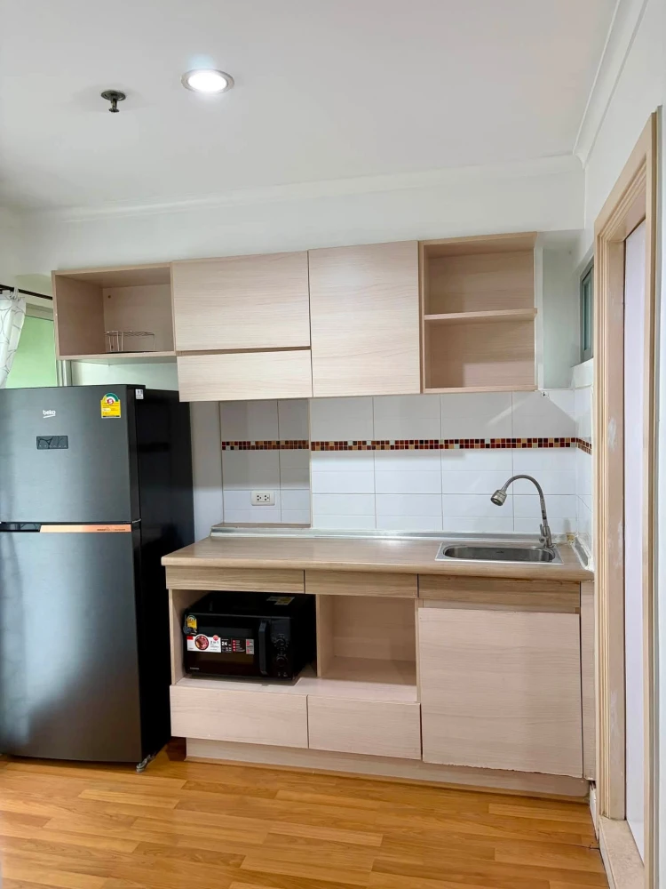 For rent: Lumpini Place Ratchayothin, 16th floor unit, fully furnished. Just bring your suitcase and move in!