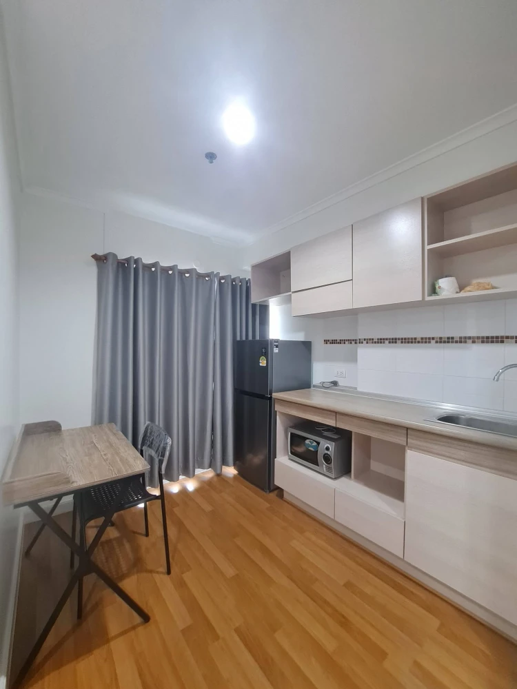 For rent: Lumpini Place Ratchayothin, 6th floor unit. High-quality built-in furniture and complete electrical appliances. Book now!